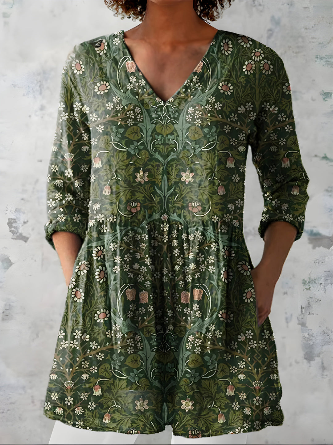 Isla – Flowing V-Neck Longline Blouse
