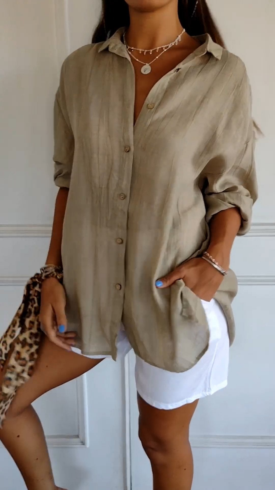 Cleo – Oversized Linen Shirt with Collar and Buttons