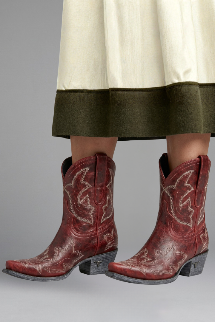 Darcy – Embroidered Boots for Year-Round Style