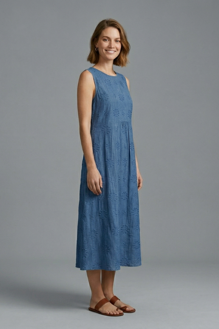Darcy – Sleeveless Round Neck Midi Dress