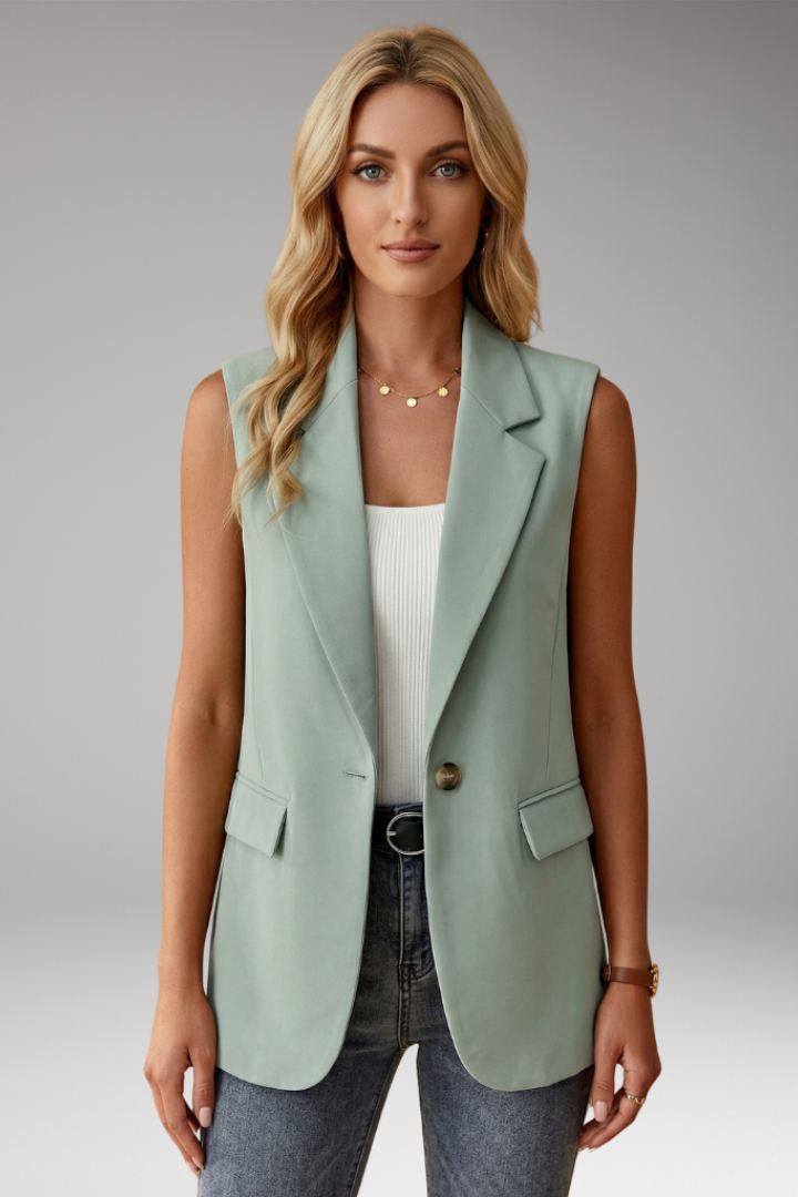 Daphne – Sleeveless Blazer with Notched Lapel and Pockets